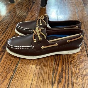 BRAND NEW Sperry Topsiders - W9